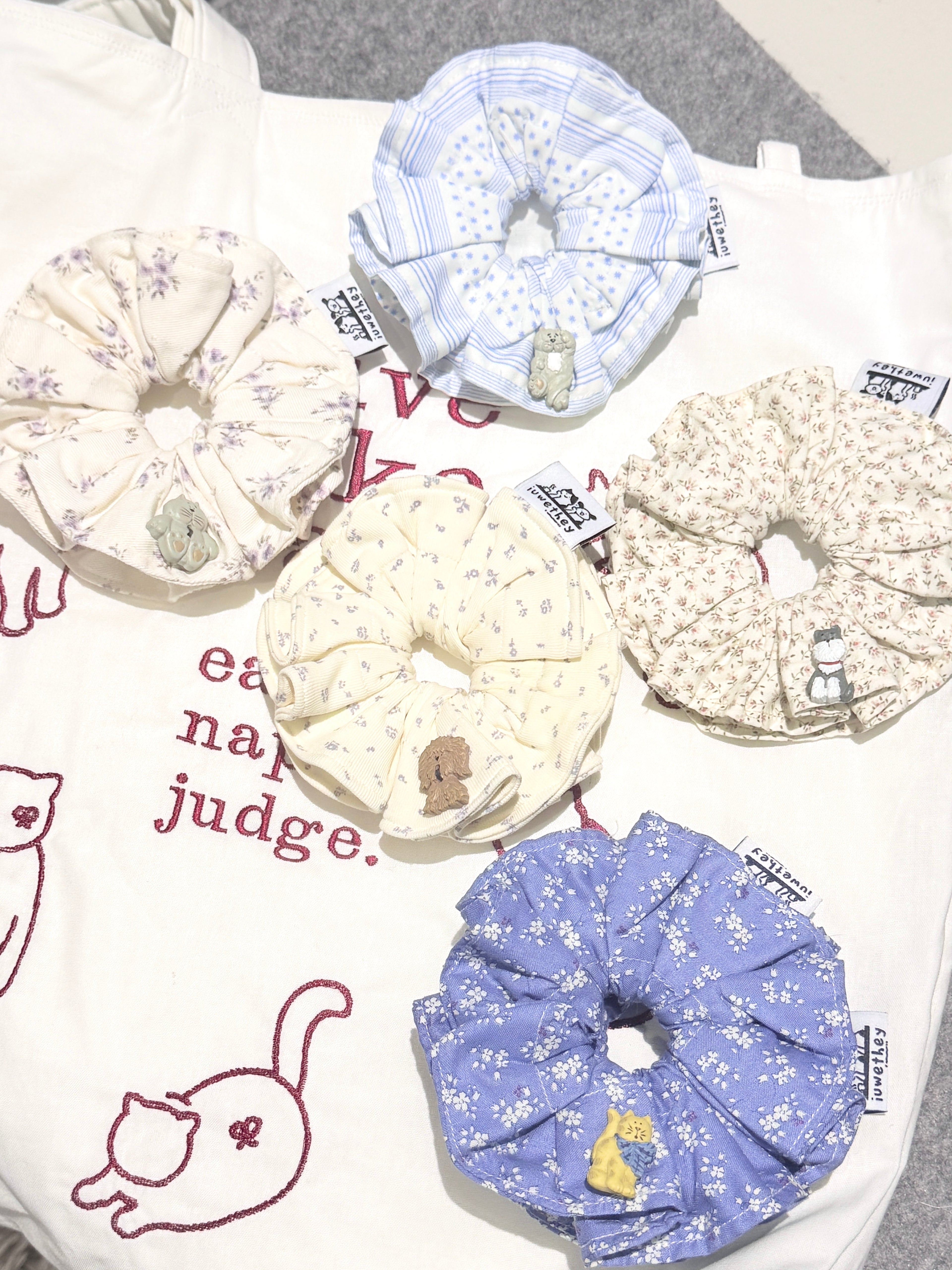 Daisy Daisy Scrunchie