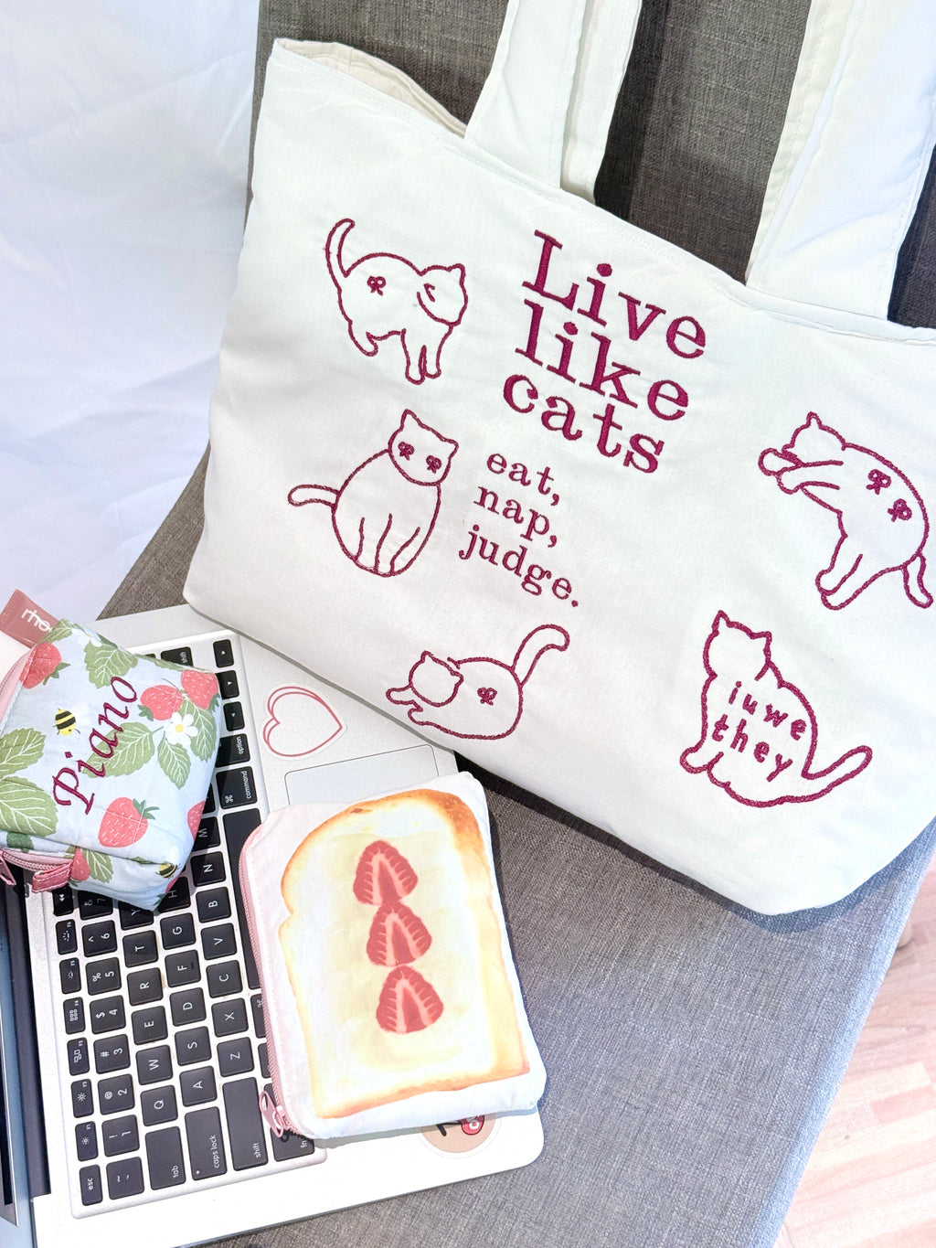 Pillow-like Shoulder Bag Embroidered Meowme