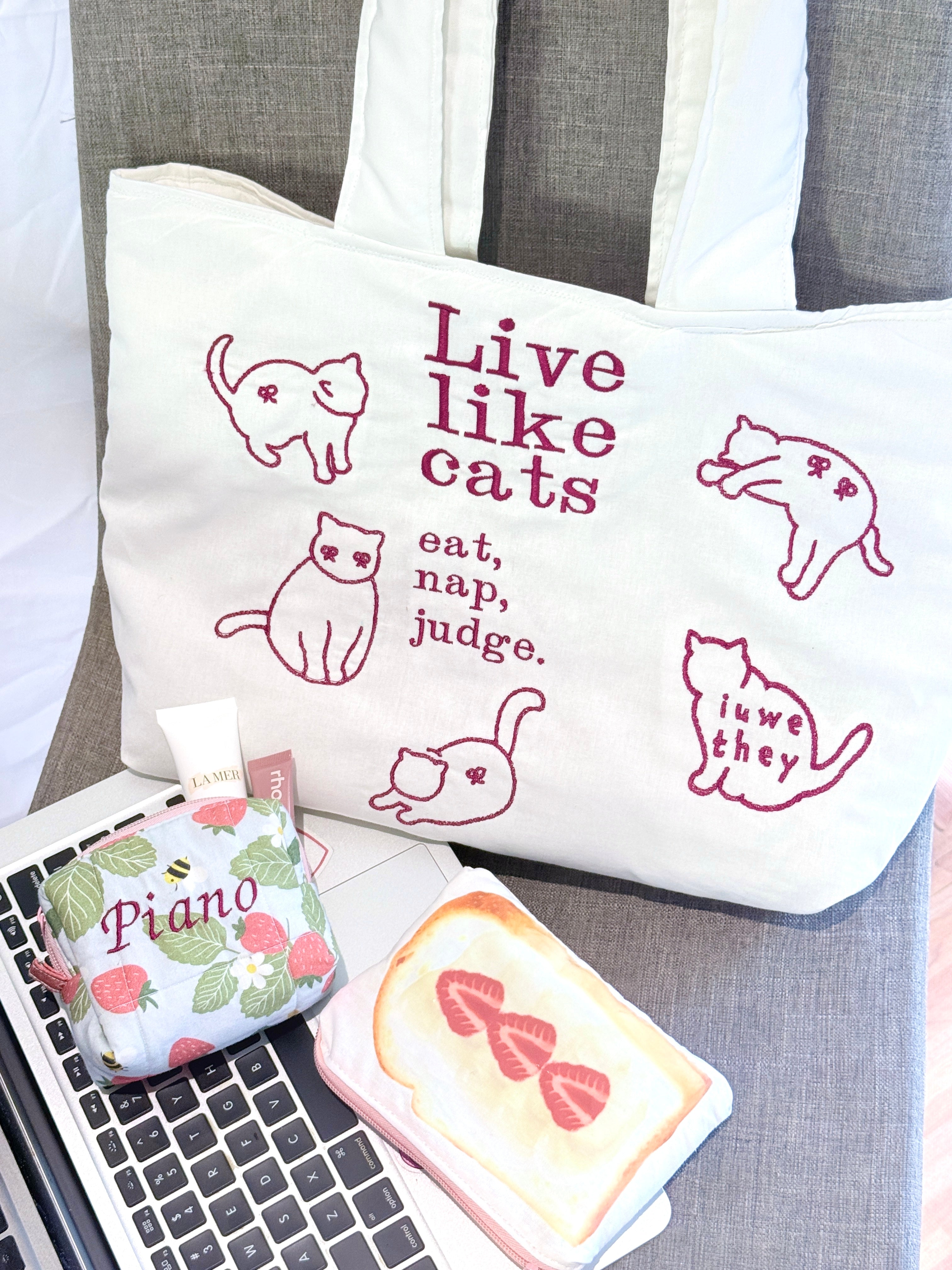 Pillow-like Shoulder Bag Embroidered Meowme