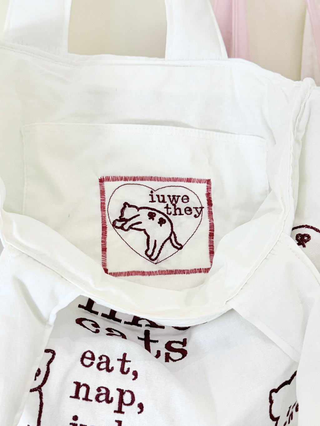 Pillow-like Shoulder Bag Embroidered Meowme